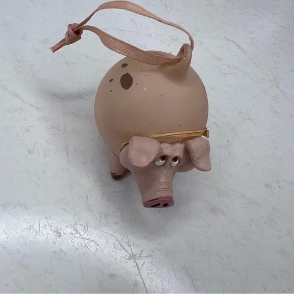 Pink Pig round ornament - Picture 4 of 12